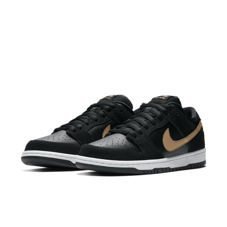 Nike SB Dunk Low Takashi (2018) Angle 2