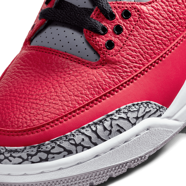 Air Jordan 3 Retro SE Red Cement Angle 4