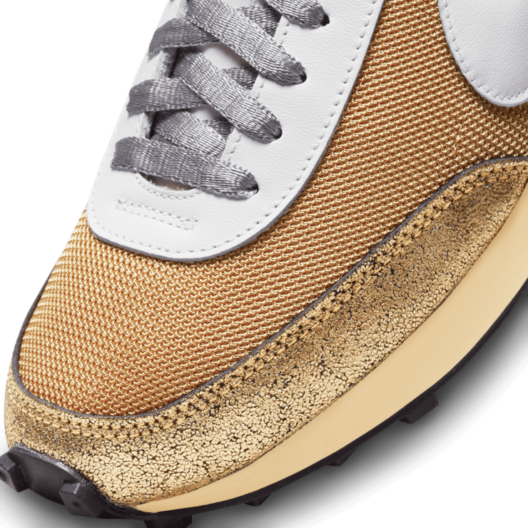 Nike Daybreak Golden Gals (W) Angle 4