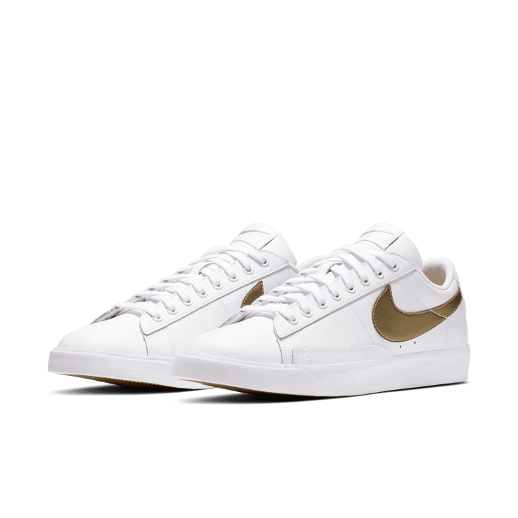 Nike Blazer Low Premium White Fir Angle 2