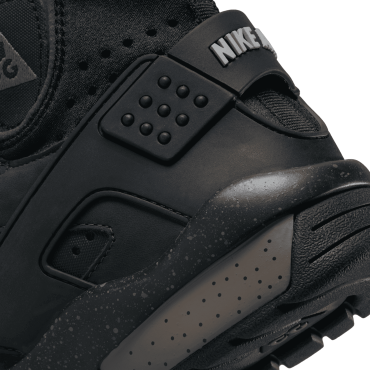 Nike ACG Air Mowabb OG Off Noir Angle 5