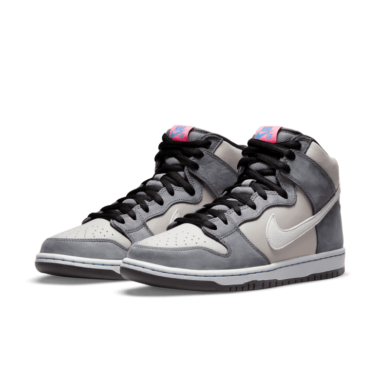 Nike SB Dunk High Medium Grey Angle 2