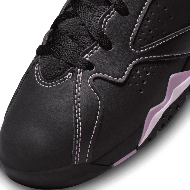 Air Jordan 7 Retro Barely Grape (PS) Angle 4