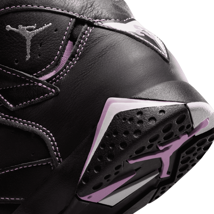 Air Jordan 7 Retro Barely Grape (PS) Angle 5