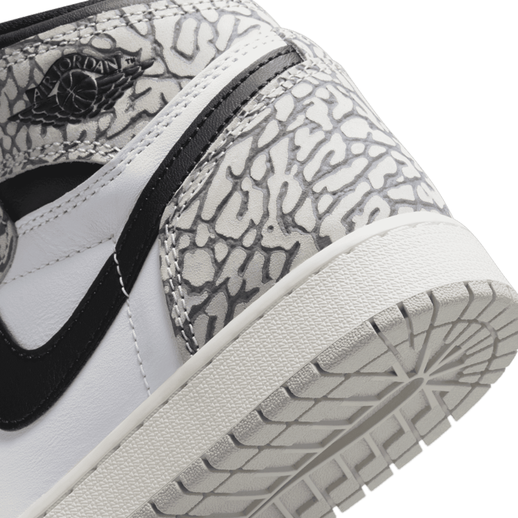 Air Jordan 1 High Elephant Print (GS) Angle 4