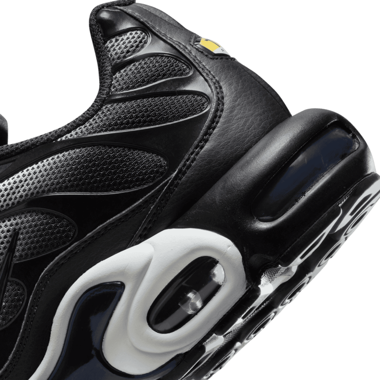 Nike Air Max Plus Black White Midnight Navy Angle 5