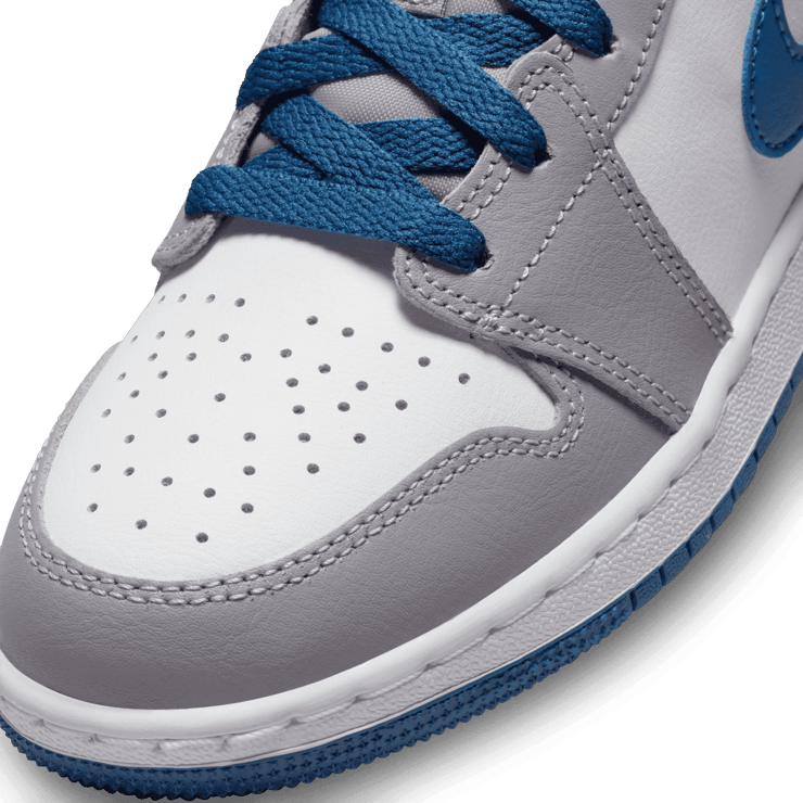 Air Jordan 1 Mid True Blue (GS) Angle 4