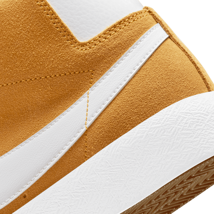 Nike SB Zoom Blazer Mid University Gold Angle 5