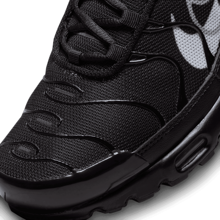 Nike Air Max Plus Quadruple Swoosh Black Angle 4