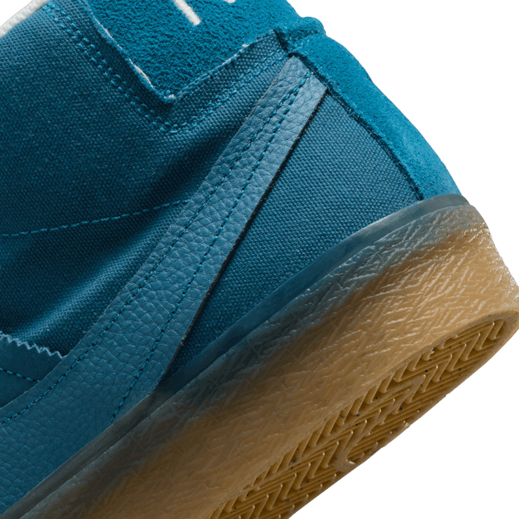 Nike SB Zoom Blazer Mid PRM Plus Green Abyss Gum Angle 6