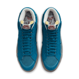 Nike SB Zoom Blazer Mid PRM Plus Green Abyss Gum Angle 1