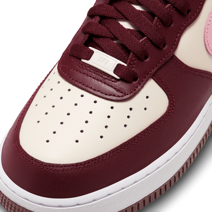 Nike Air Force 1 Low '07 Valentine’s Day (2023) Angle 4