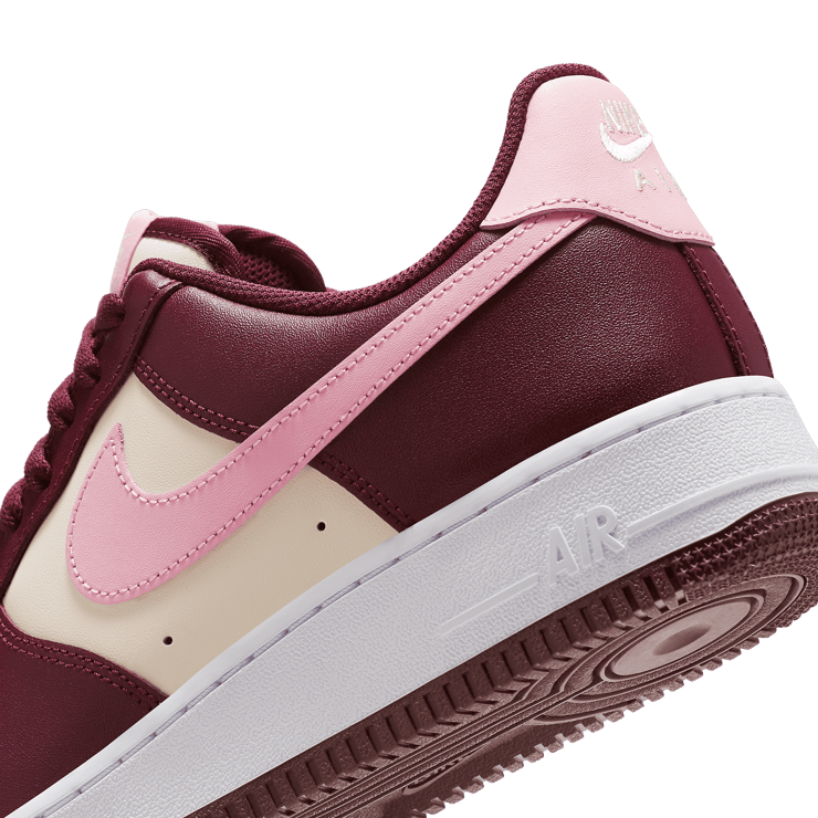 Nike Air Force 1 Low '07 Valentine’s Day (2023) Angle 5