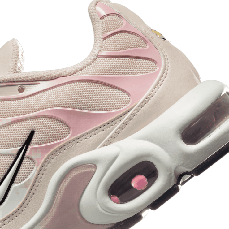 Nike Air Max Plus Sanddrift Pink Oxford (W) Angle 5