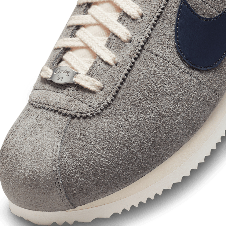 Nike Cortez Georgetown Angle 4