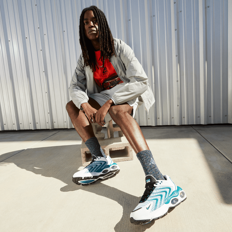 Nike Air Max TW White Bright Spruce Angle 0