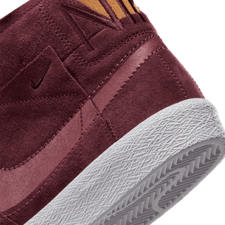 Nike SB Zoom Blazer Mid Patchwork Night Maroon Angle 5