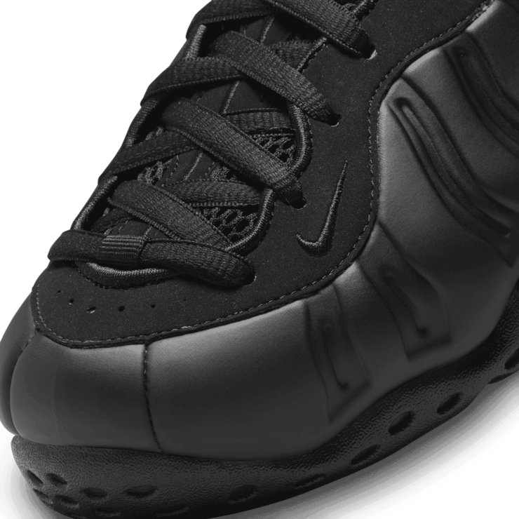 Nike Air Foamposite One Anthracite (2023) Angle 4