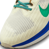 Nike Winflo 9 Premium Nike Moving Company Angle 4