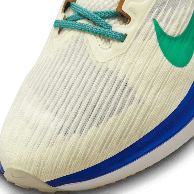 Nike Winflo 9 Premium Nike Moving Company Angle 4