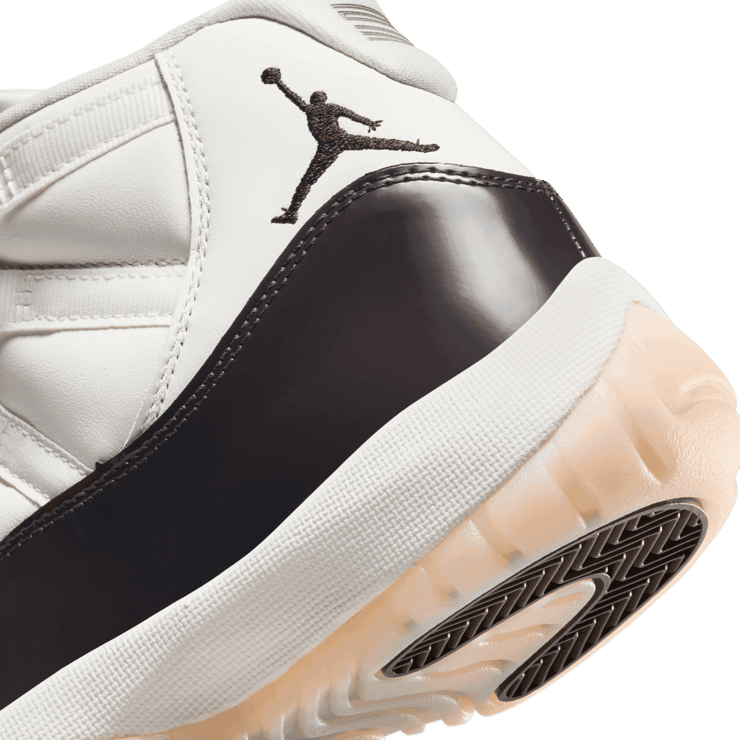 Air Jordan 11 Retro Neapolitan (W) Angle 5