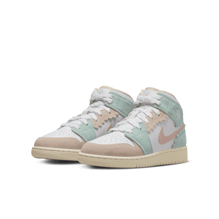 Air Jordan 1 Mid SE Mini Lux (GS) Angle 2