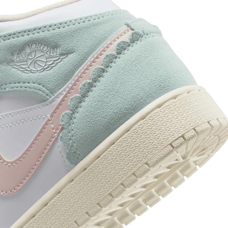 Air Jordan 1 Mid SE Mini Lux (GS) Angle 5