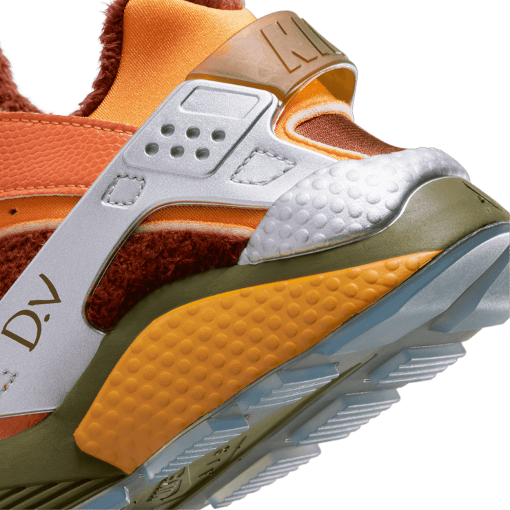 Nike Air Huarache Doernbecher Dario Villaseñor Valdivia Angle 5