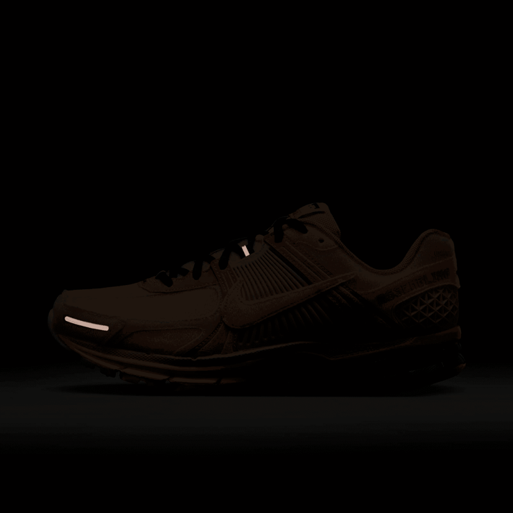 Nike Zoom Vomero 5 Doernbecher Jaren Heacock Angle 6