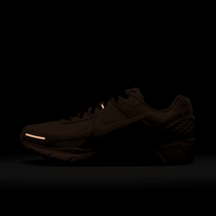 Nike Zoom Vomero 5 Doernbecher Jaren Heacock Angle 7