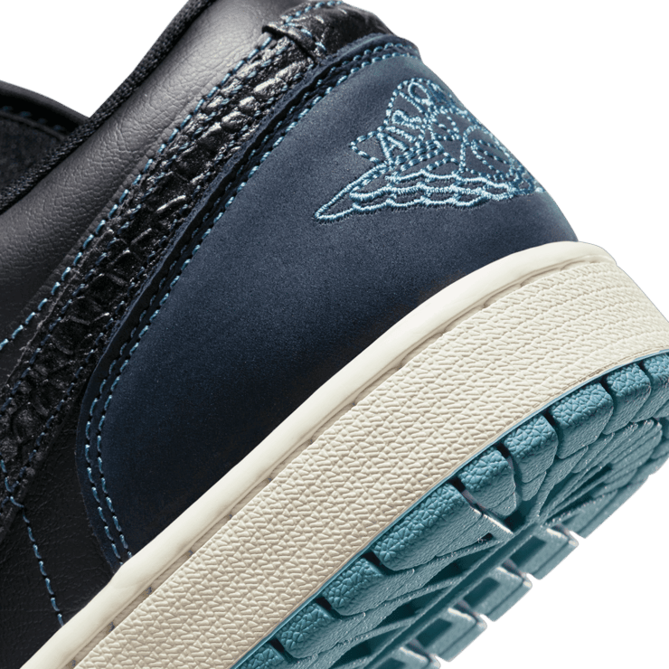 Air Jordan 1 Low SE Black Midnight Navy (W) Angle 5