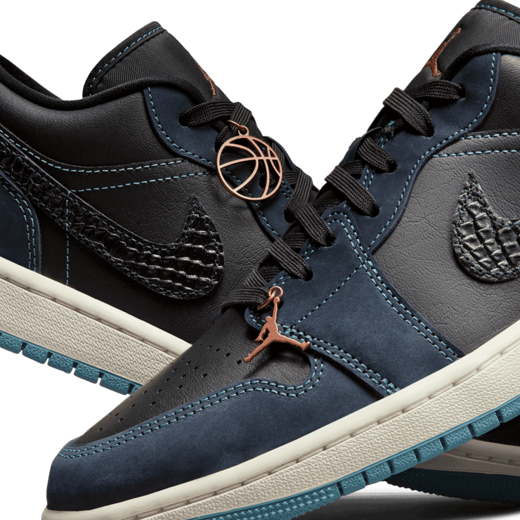 Air Jordan 1 Low SE Black Midnight Navy (W) Angle 6