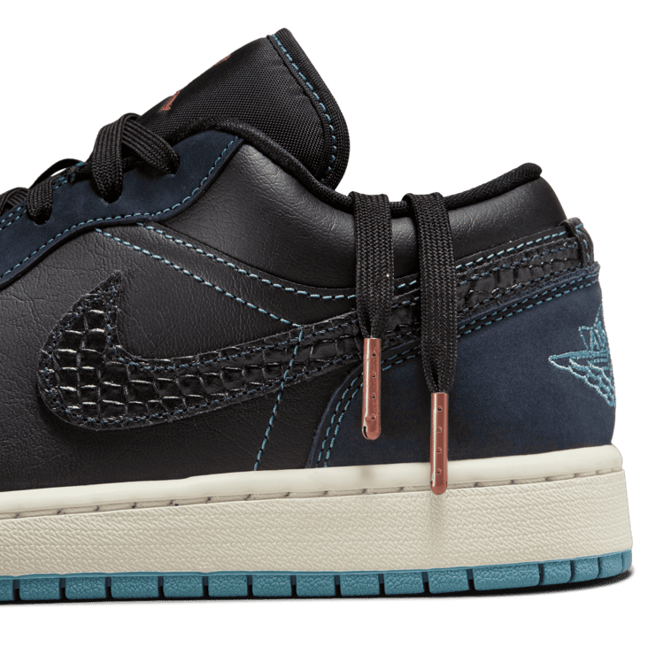 Air Jordan 1 Low SE Black Midnight Navy (W) Angle 9