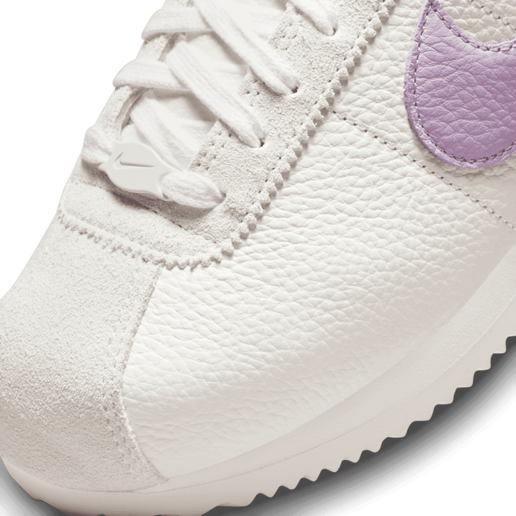 Nike Cortez SE Sail Iced Lilac (W) Angle 4
