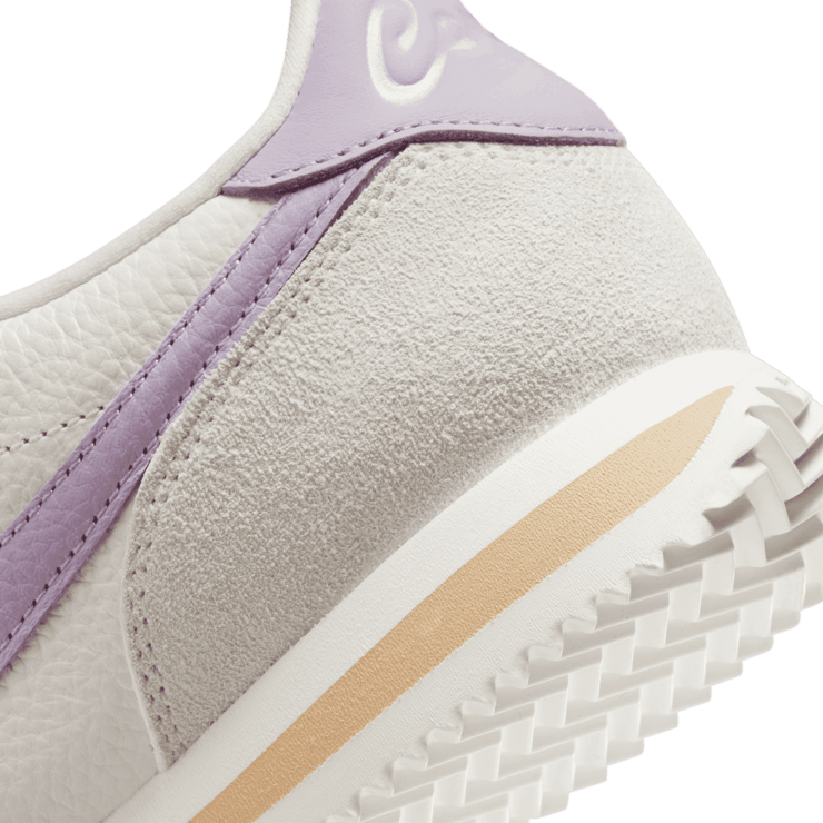 Nike Cortez SE Sail Iced Lilac (W) Angle 5