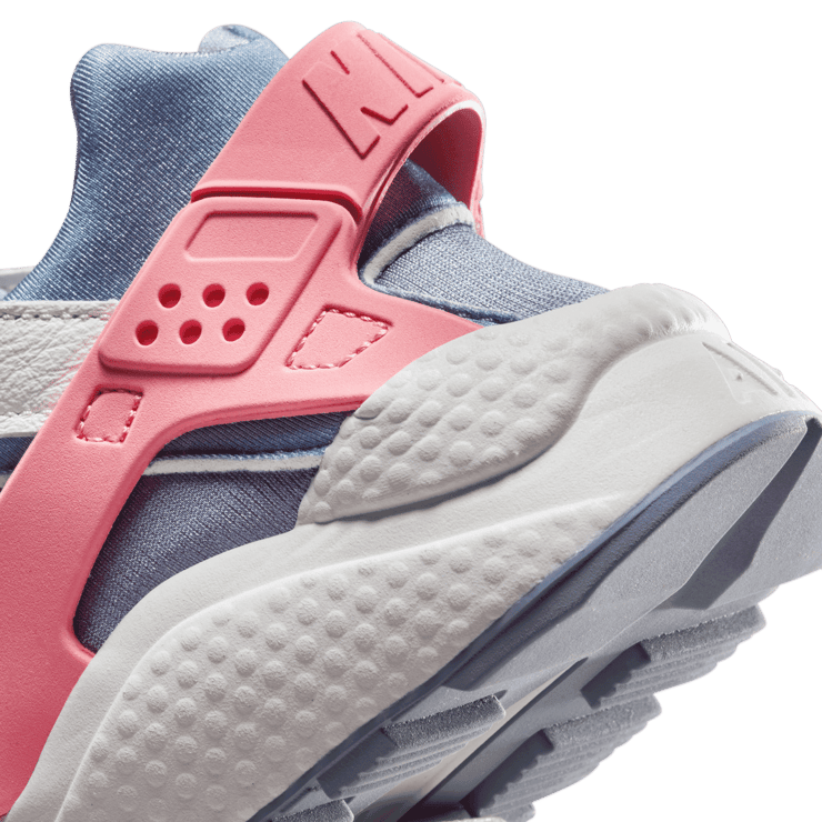 Nike Air Huarache Ashen Slate Coral Chalk (W) Angle 5