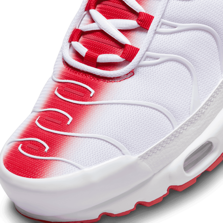 Nike Air Max Plus White Red Navy Angle 4
