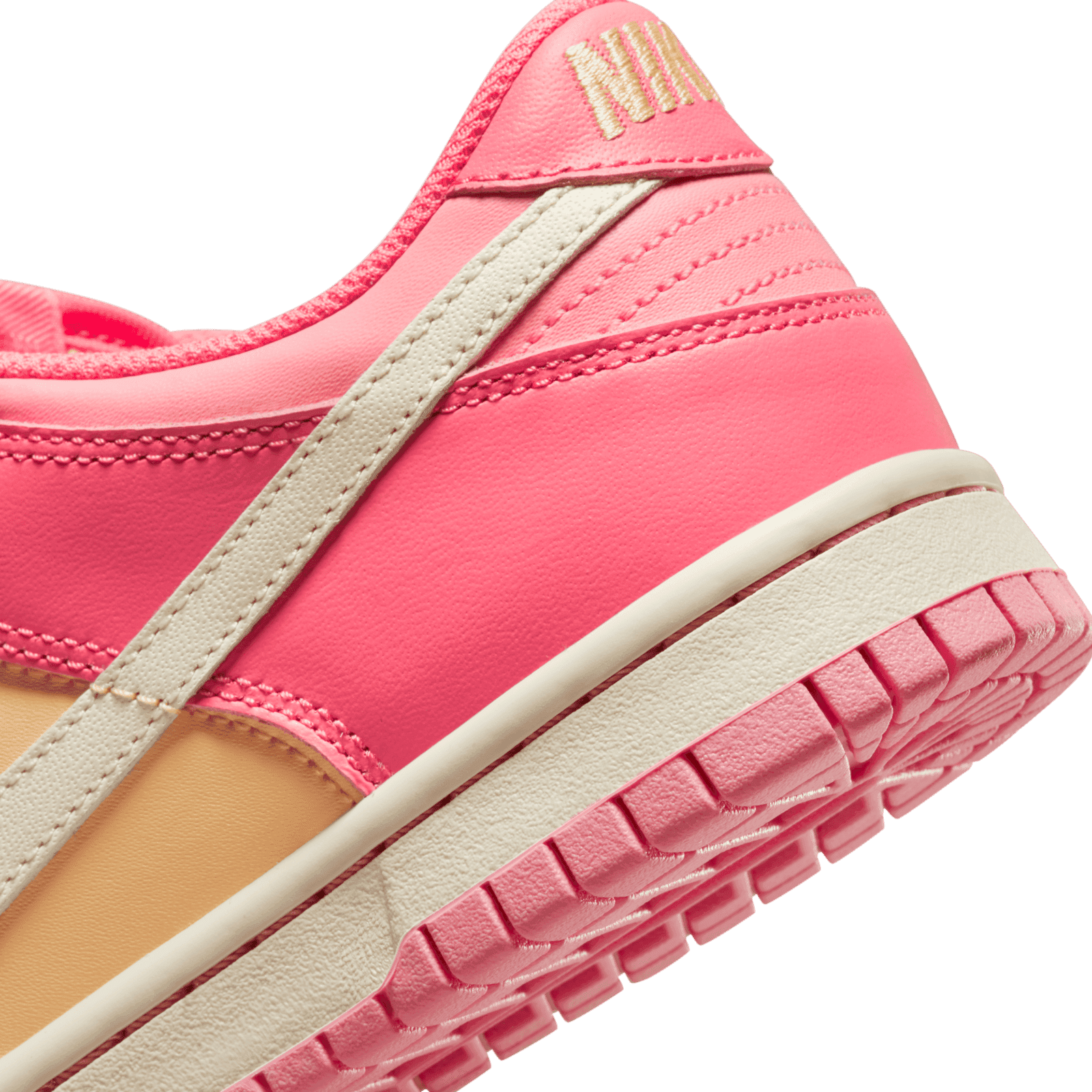 nike sb dunk low strawberry pink