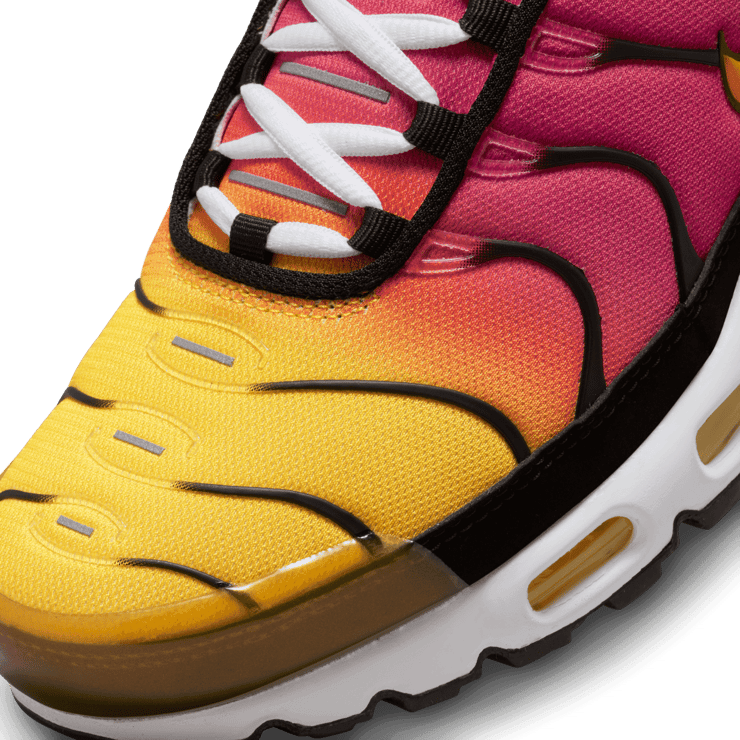 Nike Air Max Plus Yellow Pink Gradient Angle 4