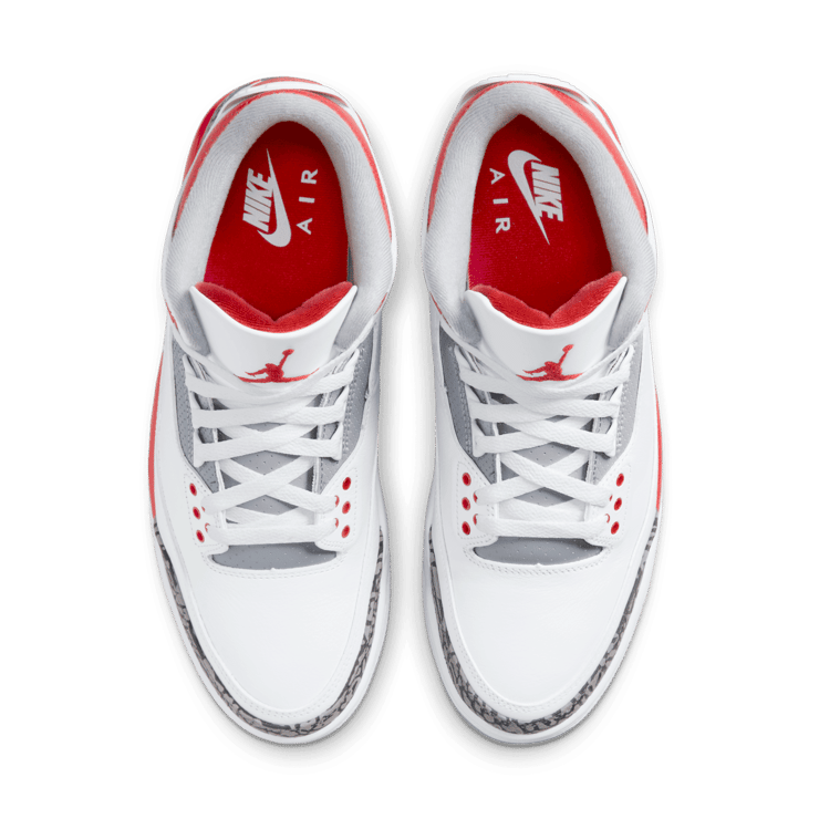 Air Jordan 3 OG Fire Red (2022) Angle 1