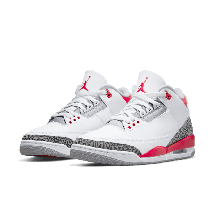 Air Jordan 3 OG Fire Red (2022) Angle 2