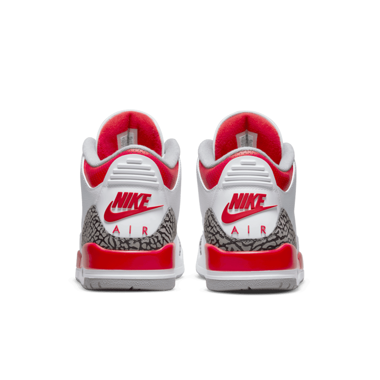 Air Jordan 3 OG Fire Red (2022) Angle 3