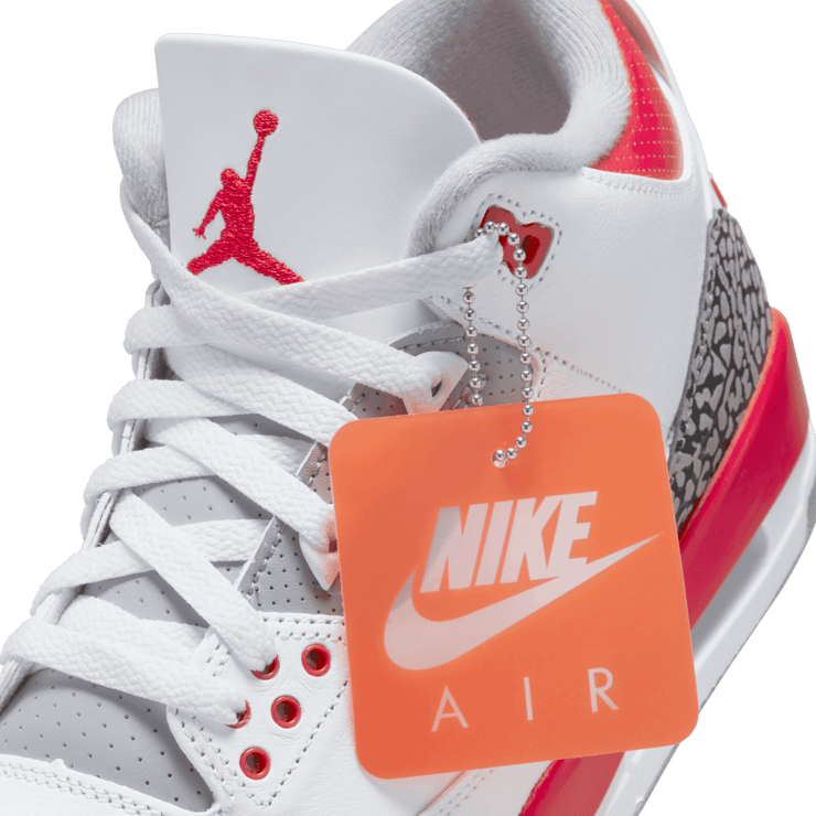 Air Jordan 3 OG Fire Red (2022) Angle 6