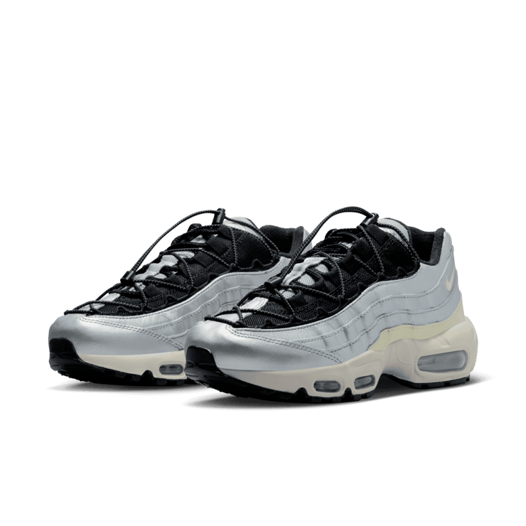 Nike WMNS Air Max 95 Toggle Metallic Silver Angle 3