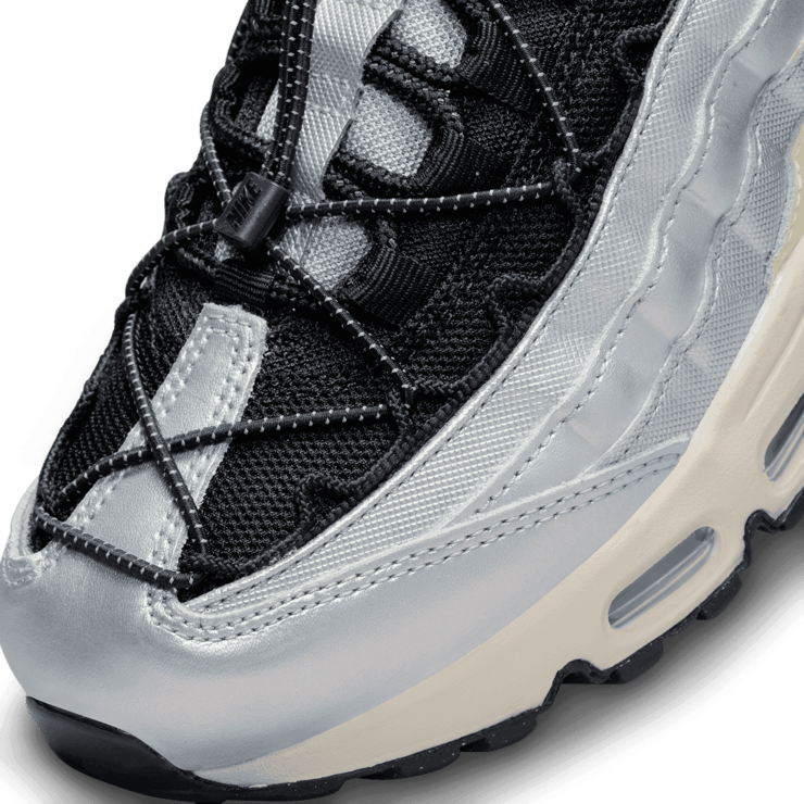 Nike WMNS Air Max 95 Toggle Metallic Silver Angle 5