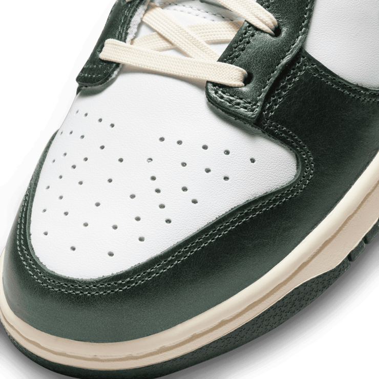 Nike Dunk Low Vintage Green (W) Angle 4