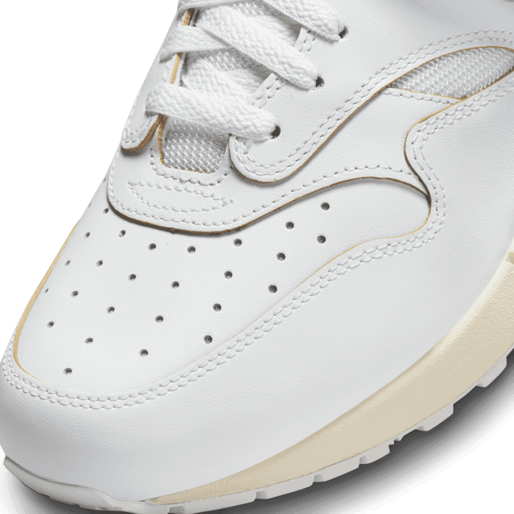 Nike Air Max 1 Timeless Angle 4