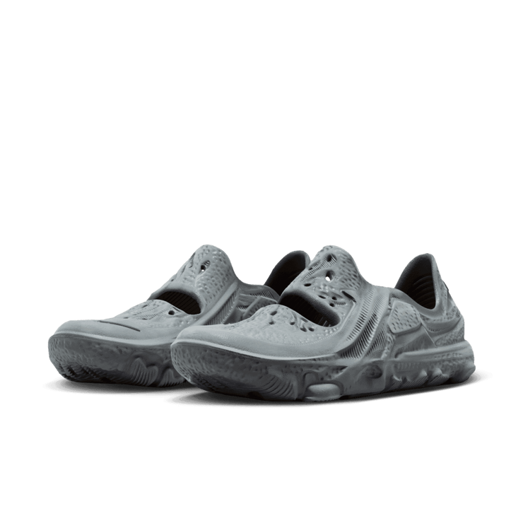 Nike ISPA Universal Smoke Grey Angle 2