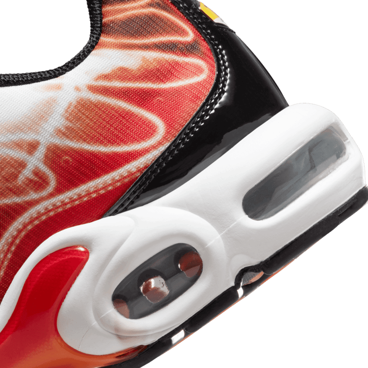 Nike Air Max Plus Light Photography Angle 3