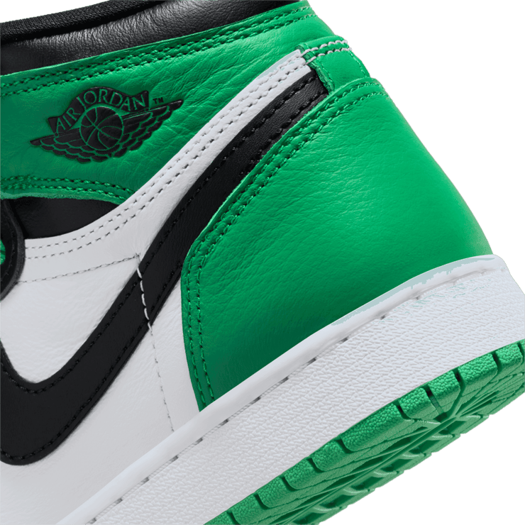 Air Jordan 1 Retro High OG Lucky Green (GS) Angle 5